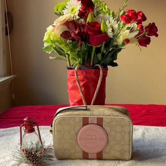 🎄 COACH DEMPSEY BOXY COSMETIC CASE 🎄 - Picture 2 of 16